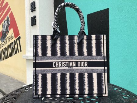 Luxury Handbags Christian Dior 225 on Sale